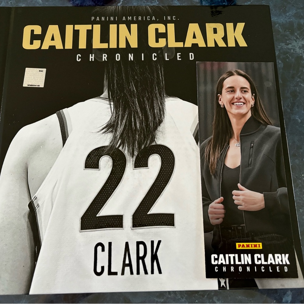 Caitlin Clark Chronicled Panini 2025 Book( with 5 Caitlin Clark Cards)